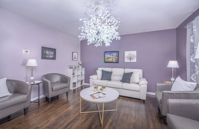 The Meadow at Kenyon: Beautiful 4-bedroom just steps from Kenyon College.