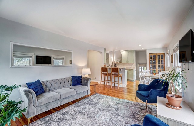 The Meeker House Charming 3/4 Bedroom Home w/Hot Tub