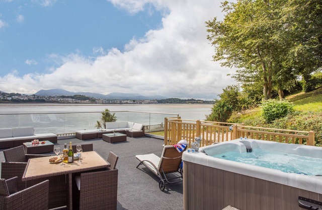 THE MERMAID, family friendly, country holiday cottage in Brynsiencyn
