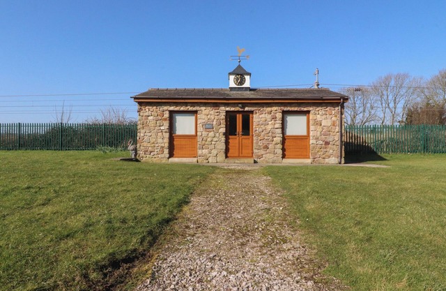 THE MEWS, pet friendly, country holiday cottage in Carnforth