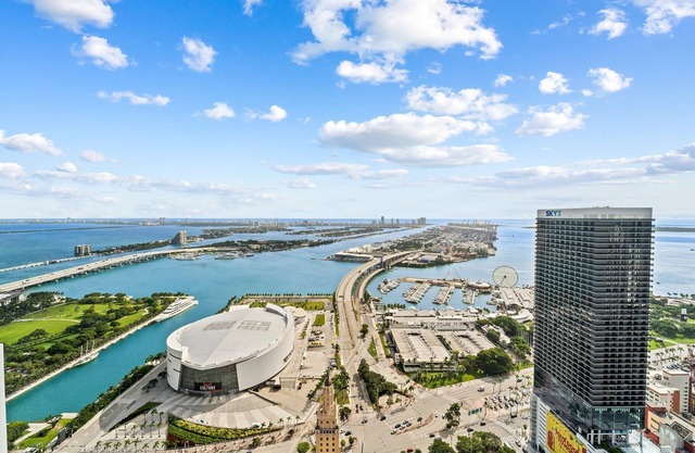 The Miami Penthouse - 51st Floor Luxury 3 Bedroom Condo with Breathtaking Views