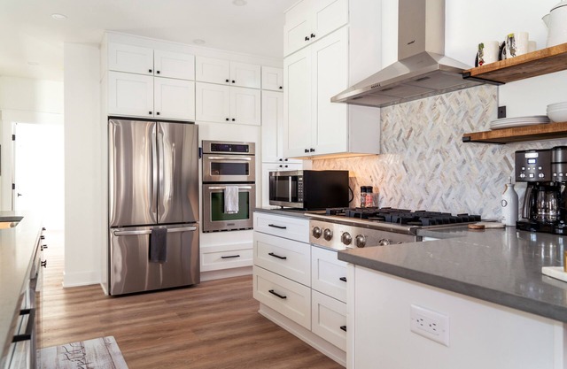 The Milky Way – Chic 3 BDR Williams Bay Retreat! 5 Min to Lake, Shopping, Dining