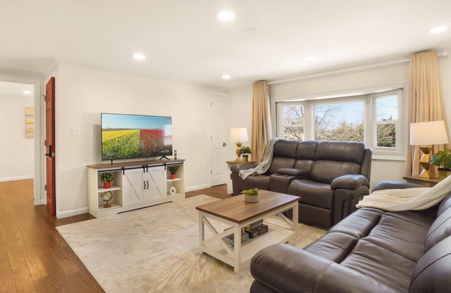 The Mod Pad: 15 min from Airport: Free Parking