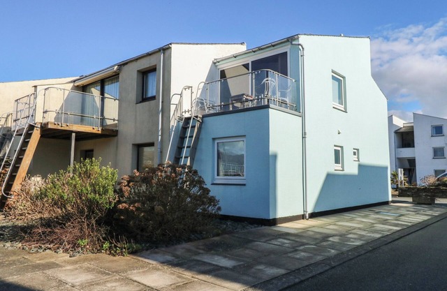 THE MOORINGS APARTMENT, pet friendly in Porthmadog