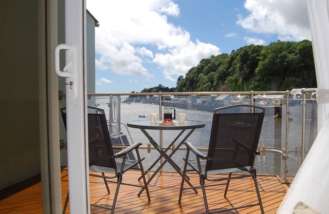 THE MOORINGS, romantic, character holiday cottage in Porthmadog