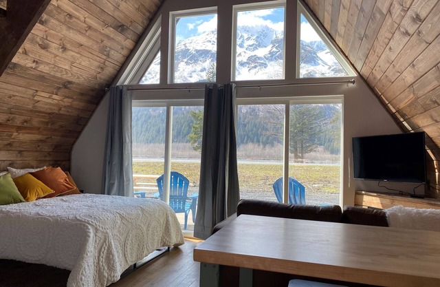 The Moose @ Exit Glacier Cabins