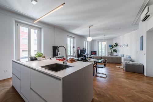 tHE Morning Sound - Isola Premium Penthouse