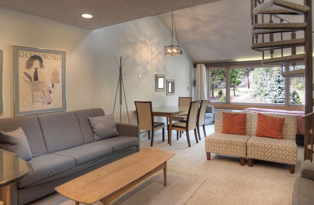 The Mulligan (#210) |10 min to Ski - A/C - Golf - Shared Pool & Hot Tub