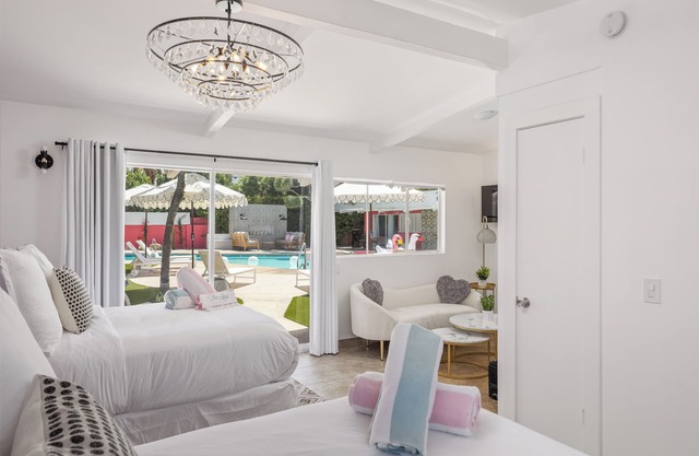 The Muse Hotel | Palm Springs | Pool, Hot Tub, with FULL Kitchen | Suite 4