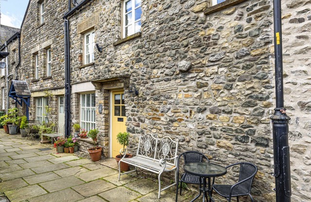 The Mustard Pot - Kirkby Lonsdale Town Centre