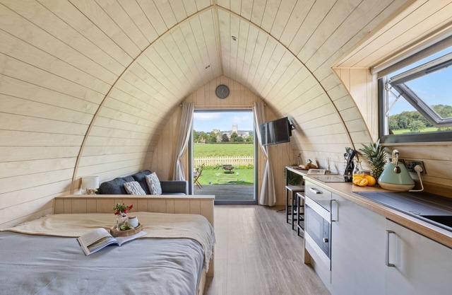 The Nave, Cathedral View - a chalet that sleeps 2 guests in 1 bedroom