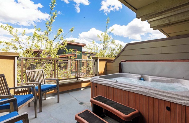 The Nook at Newpark-Mountain days Hot tub nights