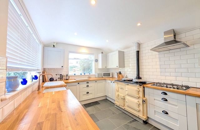 The Old Barn near St Ives - Rustic Charm & Space