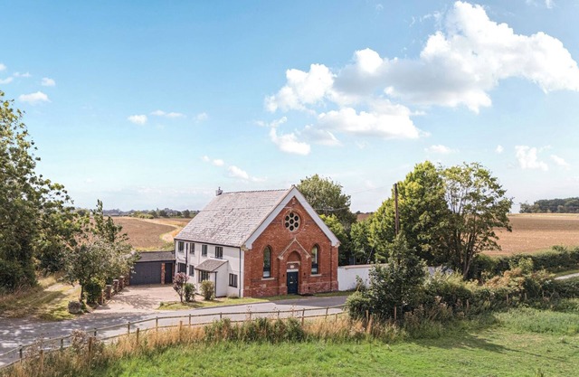 THE OLD CHAPEL, pet friendly, character holiday cottage in Ingham
