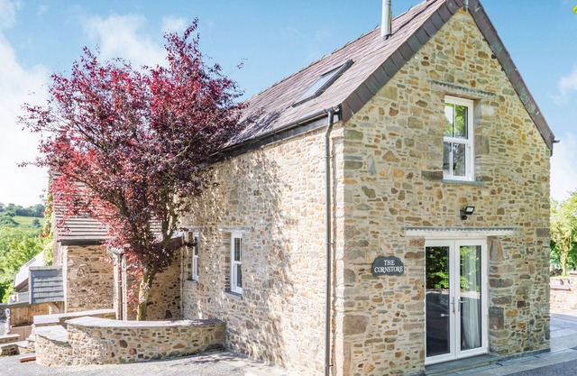 THE OLD CORN STORE, family friendly, with open fire in St Clears