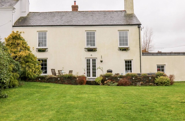 THE OLD MANOR HOUSE, pet friendly, luxury holiday cottage in Lifton