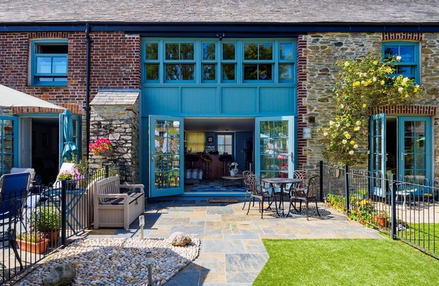 The Old Smoke House is an attractive and well designed two bedroomed property