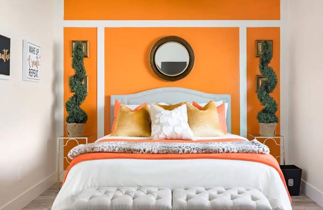 The Orange House- In the Heart of San Diego