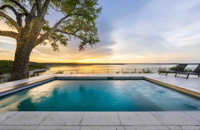 The Overlook at Lake Belton | Luxury Villa | Pool