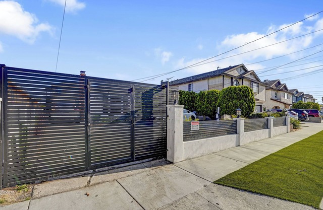 The Pacific Nest · 10min from LAX · BBQ · EV