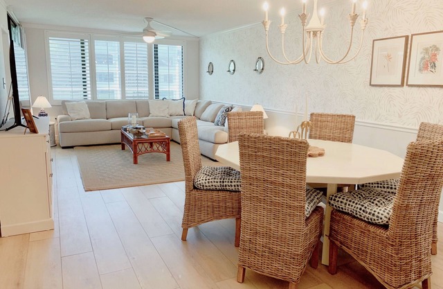 The Palm Lodge @ Loggerhead Cay 🐚 Beachside Accommodations 🐚 Pool & Pickleball
