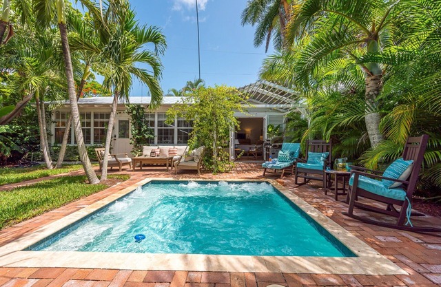 The Palms Resort Oasis - Guest House Full Kitchen