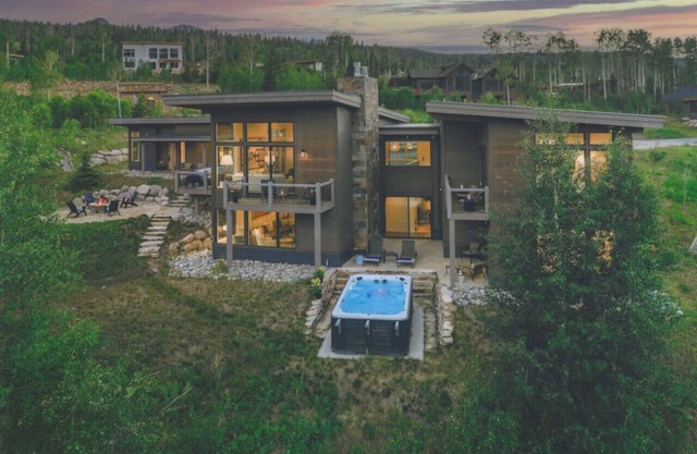 The Pearl - Luxury Mountain Home, Views, Swim Spa, Outdoor FirePit, EV Charger