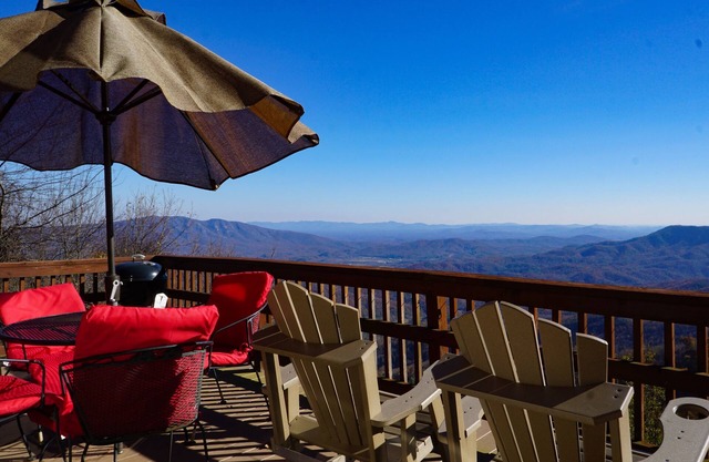 The Perch Cabin with Hot tub. Uncomparible Panoramic view!