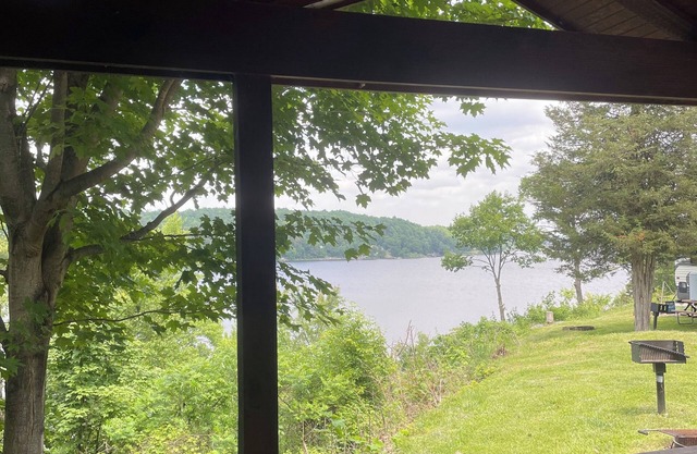 The Perch- Cliffside cabin with dock overlooking Black Lake