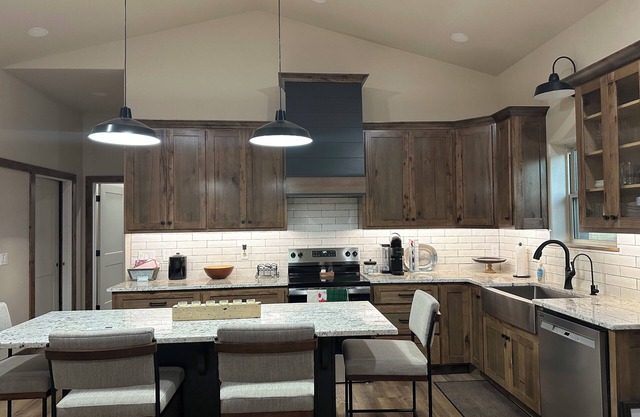 The perfect, quiet hideaway! Spacious 1-bedroom with all the amenities of home.