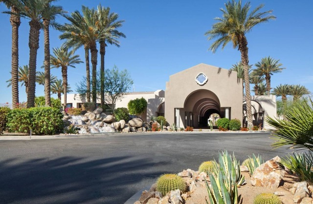 The perfect spot to spend Palm Springs Modernism Week in luxury
