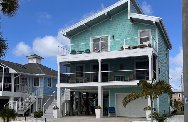 The Phoenix: Retro Charm, Family Beach Escape!