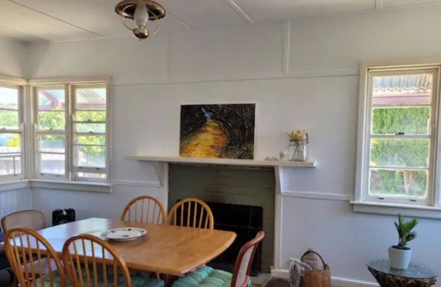 The Pink House Holiday Cottage - 300metres to Beach (Child and Pet Friendly!)