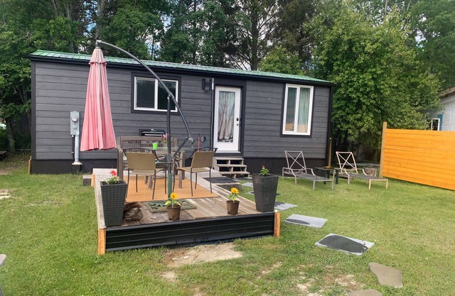 The Piper Pad – Cozy Tiny Home Escape in Canal Flats, BC