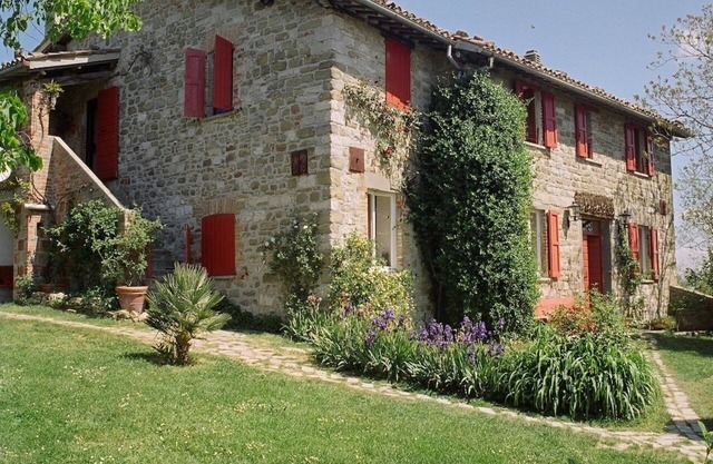 The Pitcher of Valdichiascio. Charming old farmhouse with swimming pool