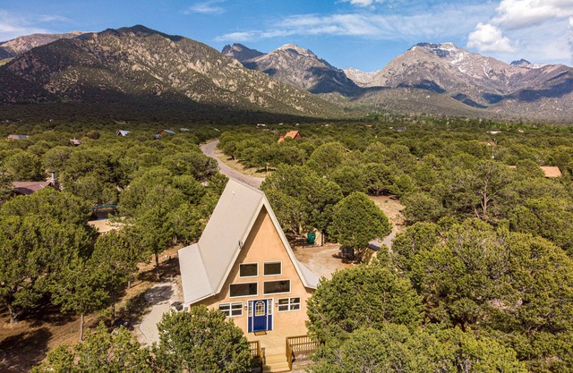 The Point: Crestone Vacation Home