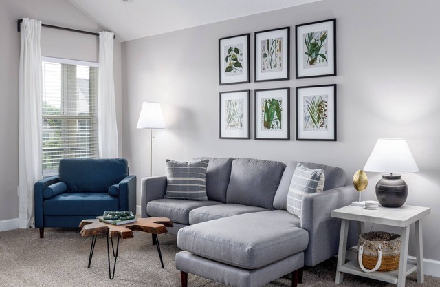 The Pondview Penthouse | King Bed | Balcony | W/D