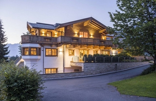 The price is for the entire Chalet, contact me for more details.n