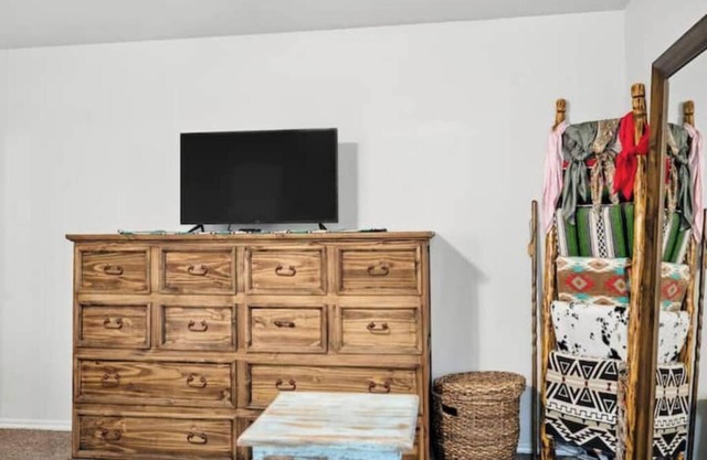 The Raider Rambler-cozy country w/ping pong