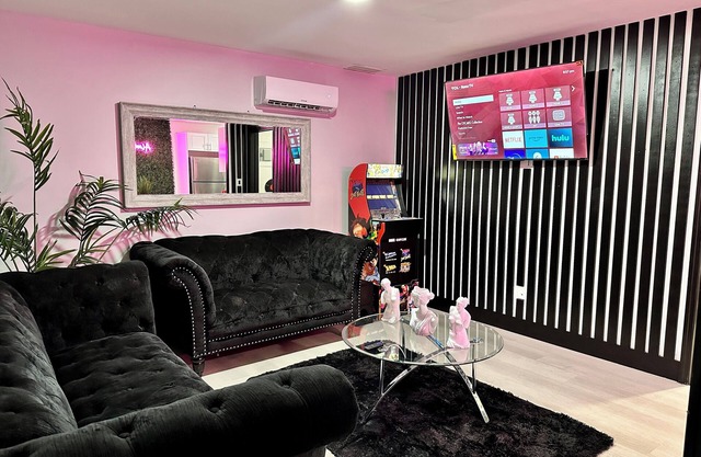 The Record house! Next to Cruiseport/Airport & Beach