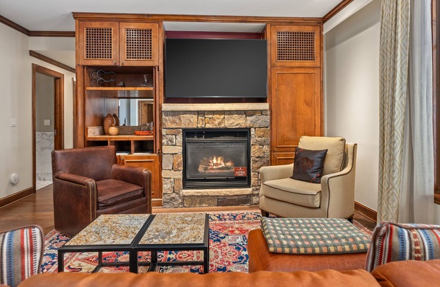 The Ritz-Carlton Club | Two-Bedroom Residence 8406, Ski-in & Ski-out Resort in Aspen Highlands