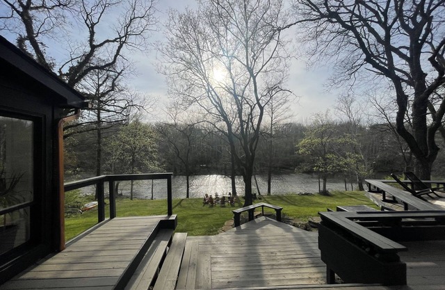 THE RIVERHOUSE-RIVERFRONT. 3 minutes to Bridge Park, Columbus Zoo