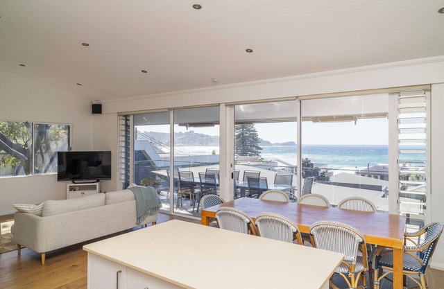 The Rockpool Beach House - seconds from the Beach