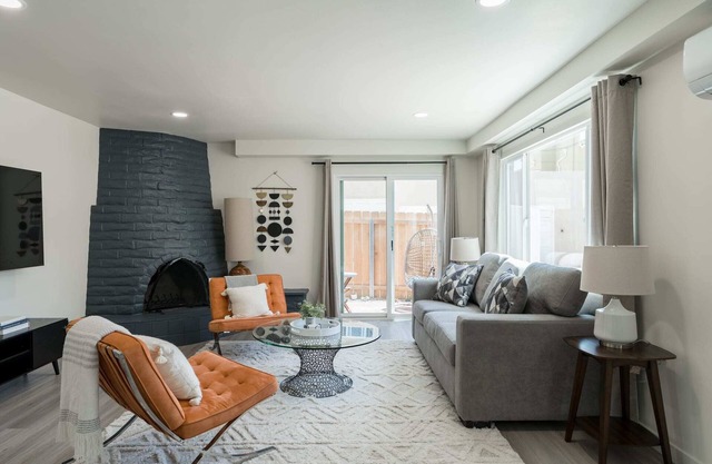 The Rosemont III - Upscale 2BR Near the Beach