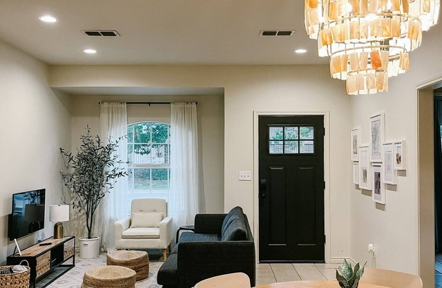 The Ruby - Modern Updated 4/2 Home Near ACU