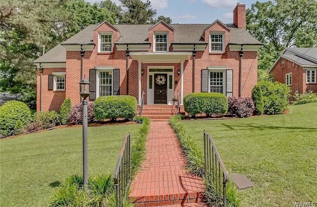 The Saban of Sherwood with a Pool located 0.9 miles from Bryant Denny Stadium