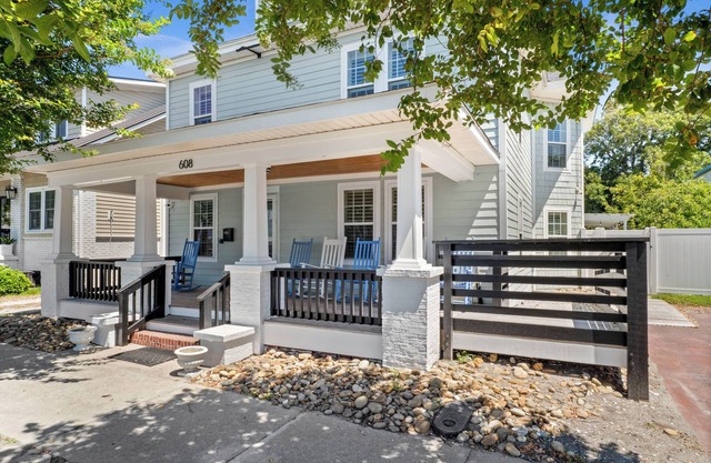 The Salty Cottage at 6th-Downtown Morehead Historic Gem-Waterfront District!