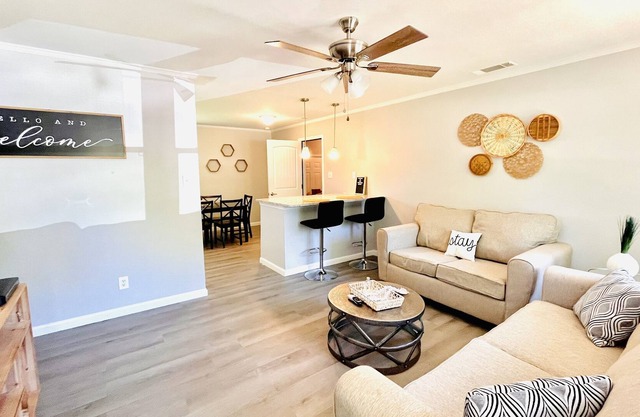 The Sanford house/East Athens! 10 mins to town! PETS! Weekly discounts! MASTER!