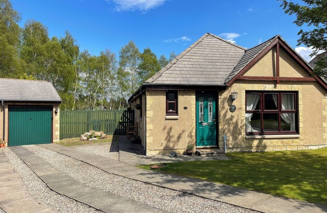The Scott's House Detached, Sleeps 7, Fantastic Location in Aviemore, Highlands
