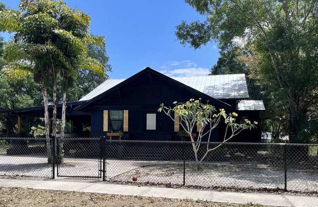 The Seminole Station - Historic 1925’s Craftsman
